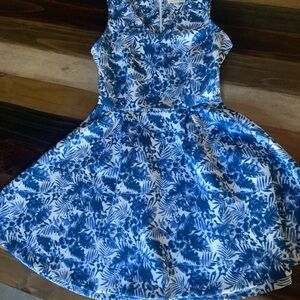 Copper Key Blue Floral Juniors Dress. Size Small. Zipper back. NWOT